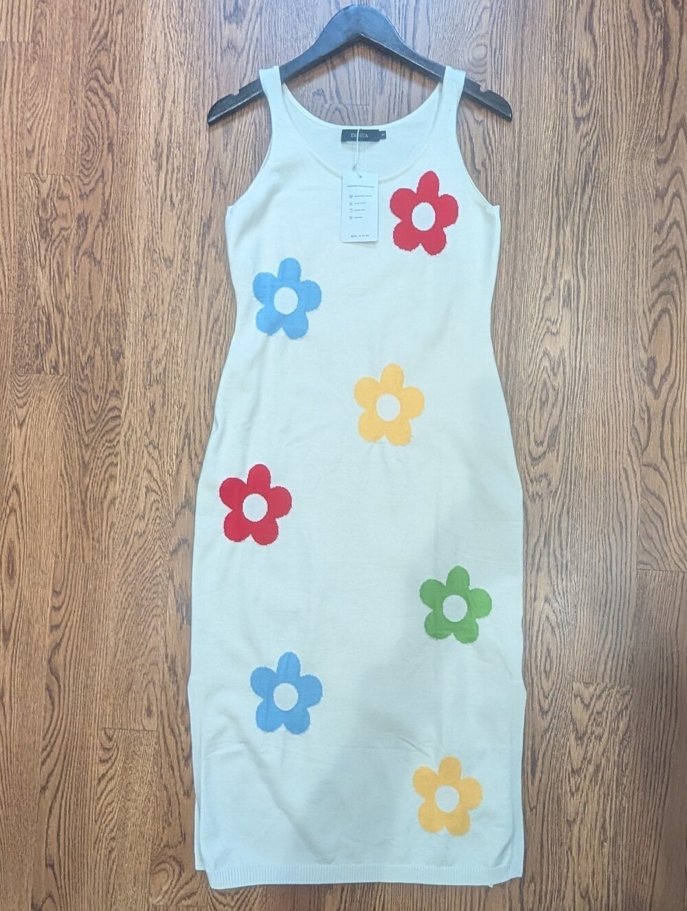 NWT! Zesica Sleeveless Cream Flower Appliqué Knit Maxi Dress